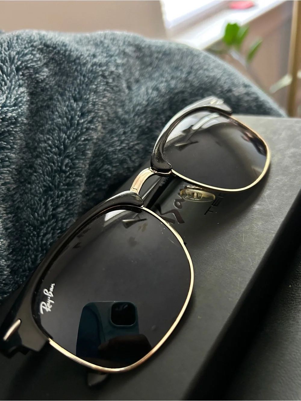 Ray-Ban RB3016 Clubmaster Sunglasses Black & Gold – Case + Box